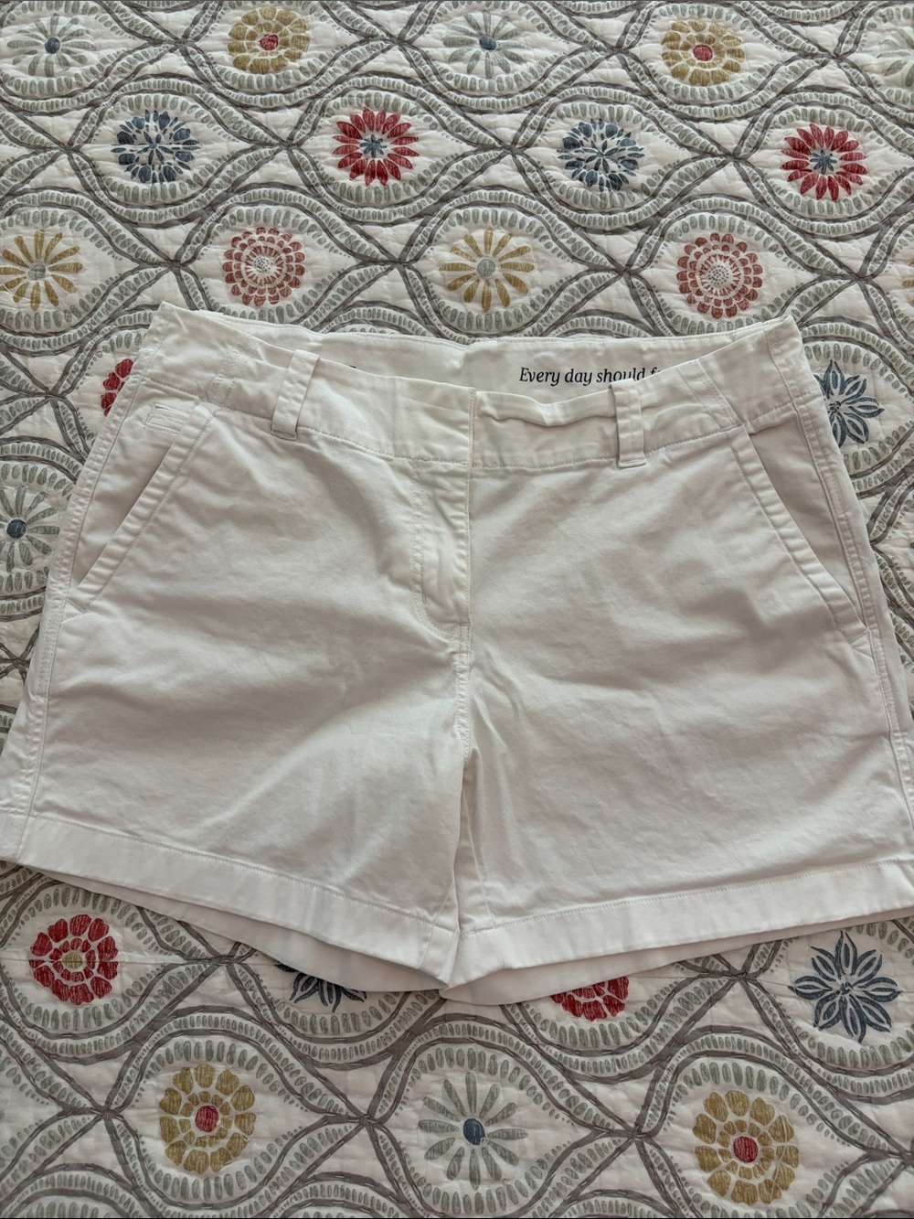 Vineyard Vines white shorts, size 6. - Picture 2 of 9